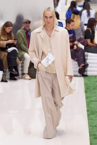 Look 48